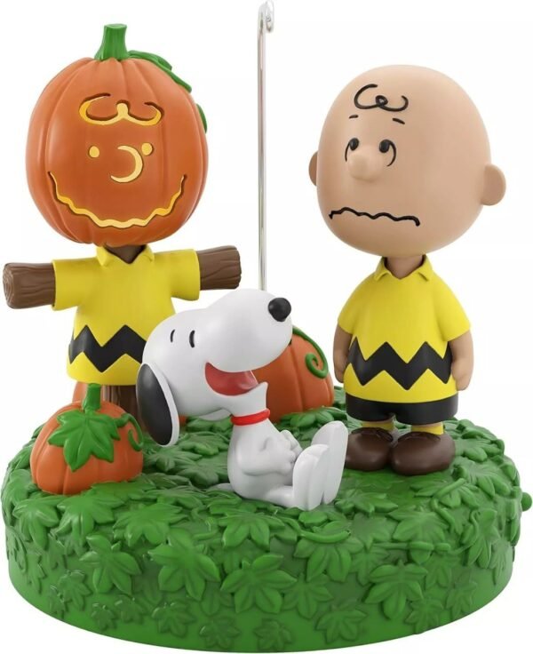 2022 Hallmark Keepsake Ornament Peanuts Snoopy’s Scarecrow Shenanigans